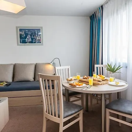 Caporizon-l'archipel-t1-piscine-plein Centre-terrasse Daire *